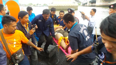 หนุ่มเมาหนัก โดดสะพานพระราม 3 หลังกระแทก ตร.ช่วยทัน 