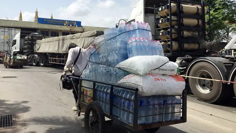 แล้งรับเออีซี! เขมรโหยหนักขาดน้ำดื่ม แห่ขนซื้อฝั่งไทย