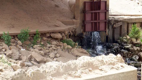 ชาวสุโขทัยเจอแล้ง มาทุกข์ซ้ำ เหม็นน้ำเสีย โรงงานผักกาดเค็ม