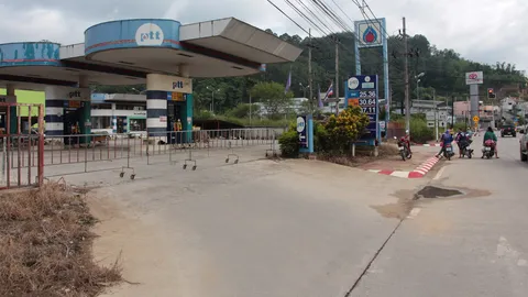 ปั๊ม 'เบตง' ทยอยปิดประท้วง รีดภาษีโหด คนแห่ไปมาเลย์ เติมน้ำมัน