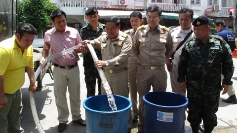 นาหญ้าปทุมฯ คลอง 12-14 ขาดน้ำ นอภ.ลำลูกกาส่งรถน้ำช่วยชาวบ้าน