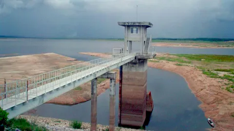 อ่างเก็บน้ำหนองค้อ แห้งวิกฤติในรอบ 12 ปี ถนนเก่าโผล่