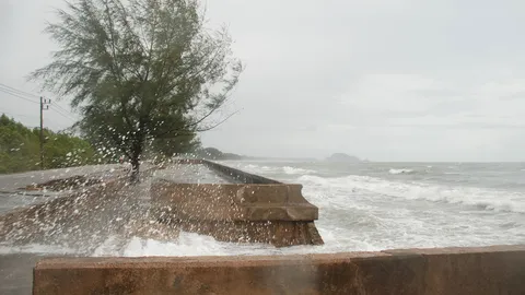 ตรัง เตรียมพร้อมรับมืออุทกภัย วาตภัย ดินถล่มจากฝนตกหนัก