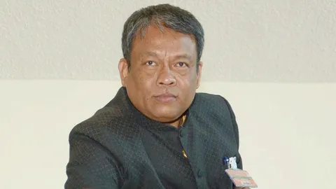 วัชระ สวน ผู้ใหญ่เลี้ยงแกะ ยัน เป็นเท็จ 2 พรรค ลงขันล้ม รบ.