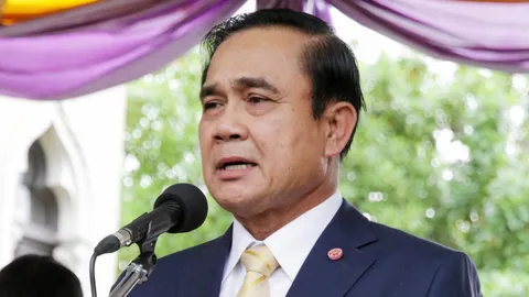 'บิ๊กตู่' ปิดปากไม่ตอบปรับ ครม. บอก 'ฝนยังไม่ตั้งเค้า'