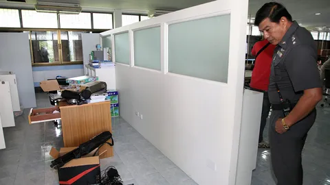 บุกงัด ร.ร.สตรีภูเก็ต ฉกแท็บเล็ต-สื่อการสอน หนีลอยนวล