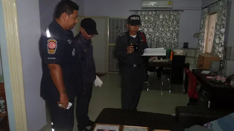 หนุ่มผูกคอดับ! คาบ้านพักสมุทรสาคร คาดน้อยใจแฟน หลังแยกกันอยู่