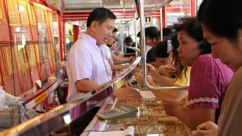 ต้องแจกบัตรคิว!! คนแห่ซื้อทอง จนเกลี้ยง คาดสัปดาห์หน้าแตะบาทละ 18,200