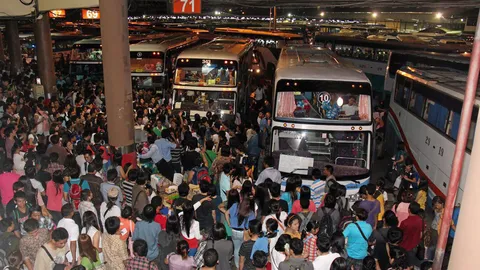 'เจ๊เกียว' มาแล้ว นำทัพ ค้านย้ายหมอชิต2 ไปรังสิต หวั่นผู้โดยสารไม่สะดวก