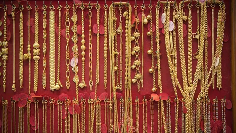 ทองร่วง!! คนแห่ซื้อเก็งกำไร คึกคัก รับบัตรคิวไปก่อน รออีก 2-3 วัน