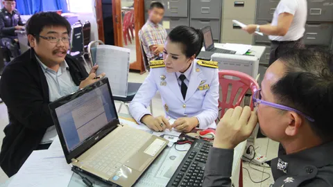 'ปลัดสาวชุดพราง' เล่นงานมือแชร์คลิป อีก 11 ราย ตะลึง! ทั้งทหาร-ตร.ใหญ่