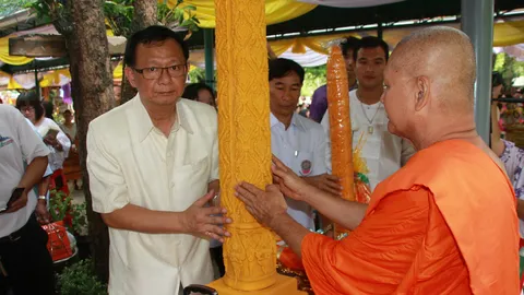 'นครสวรรค์-กำแพงเพชร' พุทธศาสนิกชนทำบุญอาสาฬหบูชาแน่นวัด