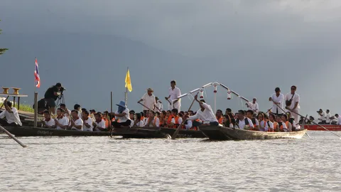 พุทธศาสนิกชนทั่วไทย เวียนเทียนวันอาสาฬหบูชา พะเยาจัดพิธีทางน้ำ