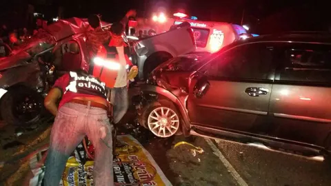 สลด! กระบะชนประสานงาปาเจโร่เสียชีวิต 3 ศพ เด็ก 1 ขวบดับ