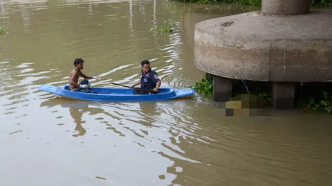 พบศพชายลอยน้ำพกบัตรคนไข้ ติดตอม่อแม่น้ำปราจีนบุรี