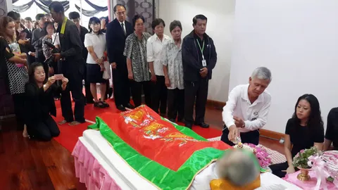 ปชช.นับพัน แห่รดน้ำศพ “โกบูลย์” อดีต นายก อบจ.ภูเก็ต 