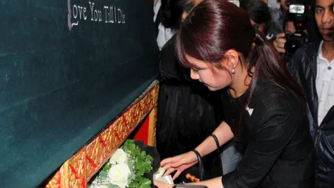 เฟย์บอกให้สิงห์รอ เขียนในหนังสืองานศพ วีระกานต์รํ่าไห้ระหว่างเผา