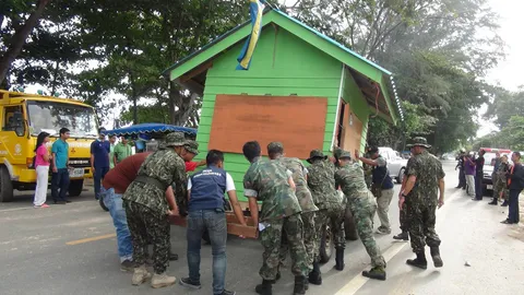 ลุยรื้อร้าน 12 ราย! รุกชายหาดสวนสน ดื้อแพ่งโดนดำเนินคดี  
