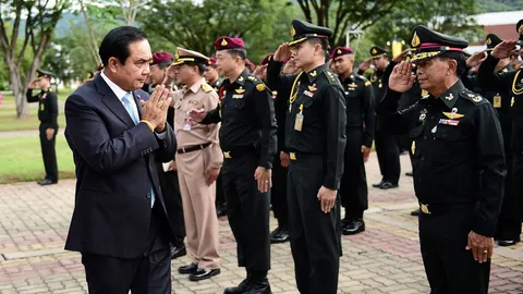 ไม่เน้นอาวุโส ตั้งผบ.ทบ.ใหม่  ‘บิ๊กโด่ง’แพลมไต๋ สิระท้าถ้าล้มรธน. ต้องคืนเงินเดือน