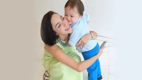 เชิญชวนถ่ายคลิป กอดแม่ แทนคำบอกรัก ทุก1คลิปแปลงเป็นเงินบริจาค10บ.ให้เด็กอ่อนพญาไท