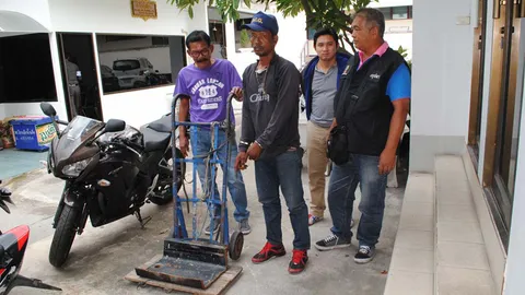 รวบทาสกาวเมืองกรุงเก่า ลักเหล็กเสาเข็มโครงการป้องกันน้ำท่วม กทม.