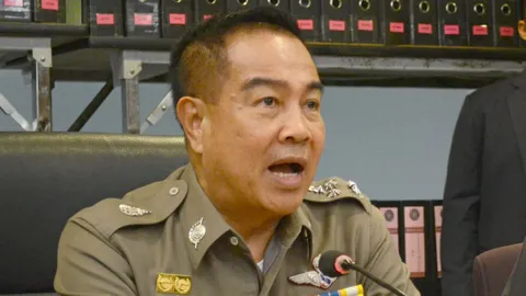 ผบ.ตร.ช่วยเหลือครอบครัว 2 นรต.กระโดดร่มดับ