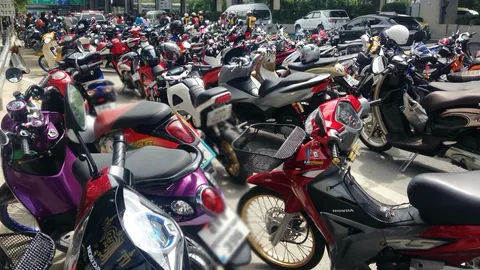 ใช้ ม.44 สกัด จยย. กว่า 200 คัน บนถนนวิภาฯ ทำจราจรหนึบ