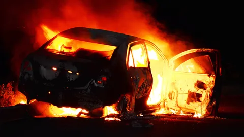 ระทึก!ไฟไหม้ เก๋งเซลล์แมน เจอสุนัขดำวิ่งตัดหน้า รอดหวุดหวิด