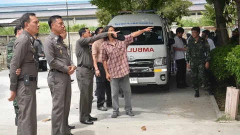 หนุ่มก่อสร้างขาดสติ บุกห้องอดีตแฟนสาว มีดจี้คอขอคืนดี 