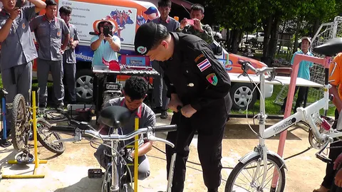 ทหารพรานร่วมมือเทคนิคสระแก้ว ซ่อมจักรยานให้นักเรียน-ราษฎรไทยชายแดนฟรี