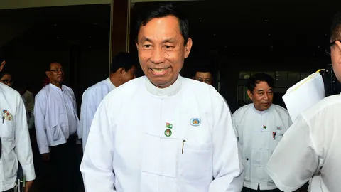 ทหารเมียนมาบุกปลดฟ้าผ่าหัวหน้าพรรครัฐบาล