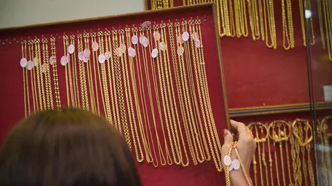 ทองเปิดตลาดร่วง 50 รูปพรรณขายบาทละ 1.9 หมื่น