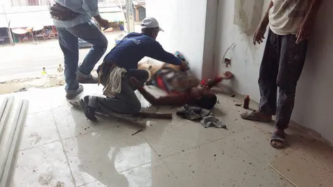 ช่างรับเหมาอุบลฯ กำลังติดตั้งบัวหน้าต่าง ถูกไฟฟ้าแรงสูงช็อตสาหัส