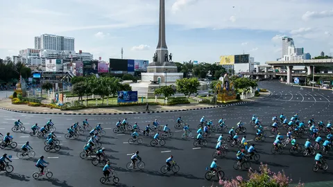 ประมวลภาพ 'ปั่นเพื่อแม่' ช่วงเย็นร้อยใจนักปั่น ถวายแด่แม่แห่งแผ่นดิน