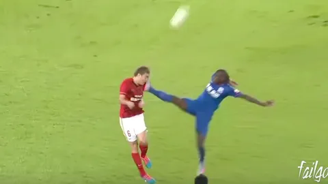 ชมคลิป 'เดมบา บา' ฝากรอยเท้าเต็มหน้าคู่แข่ง เกมลีกจีน