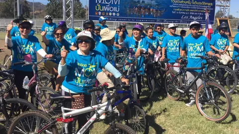 เหล่าพสกนิกรชาวไทยในสหรัฐฯ ร่วม 'ปั่นเพื่อแม่'