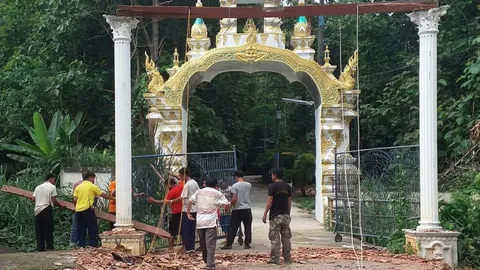 เชียงใหม่ ซุ้มประตูวัดพังทับพระ รองเจ้าอาวาส ถึงมรณภาพ