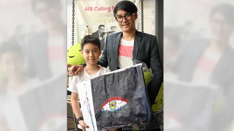 'บอล-เมื่อย' แฟนมีทติ้งสุดเก๋! เพนต์ผ้าเคล้าเสียงกีตาร์