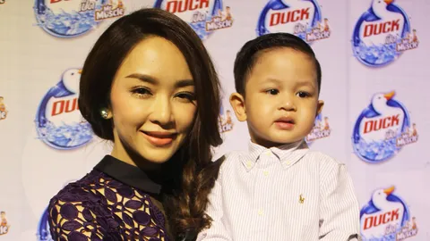 ‘เป้ย’ ดีใจคนชอบคลิป ‘น้องโปรด’ ปลื้ม ‘ชมพู่’