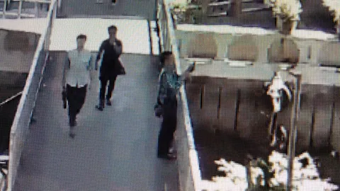 เปิดภาพชายต้องสงสัย คาดเอี่ยวระเบิดใต้สะพานสาทร 