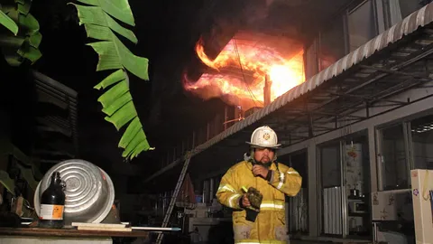 ไหม้เช้ามืด