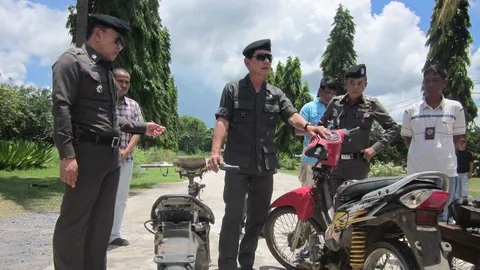 ตร.สุรินทร์ รวบ 2 โจ๋ ตั้งแก๊งฉกจยย.ขายพ่อค้าเขมร นำเงินมาเล่นเกม