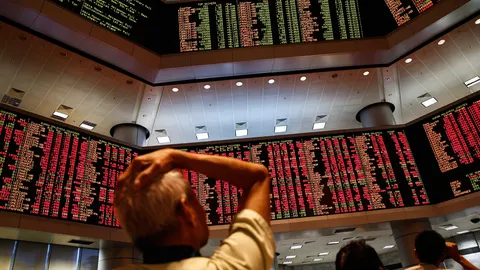 ช็อกหนัก ! หุ้นดิ่งเหวทั่วโลก ราคาน้ำมันดิบลดตาม นักลงทุนตื่นศก.จีนแตะเบรก