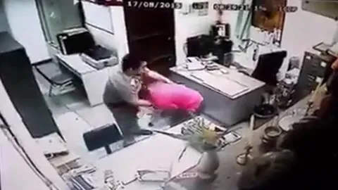 หน.ปณ.อ้างล้วงอก-ตีก้น แค่หยอกเล่น! ส่วนลูกน้องสาวจ่อลาออก