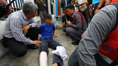 ไล่ตีหน้าศาลากลาง! ศึกอาชีวะปากน้ำ บาดเจ็บ 2 