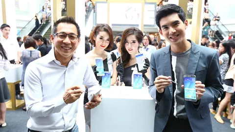 ซัมซุงเปิด 'เอ็กซ์พีเรียนซ์ โซน' ลองจับ 'กาแลคซี่ โน้ต 5' ด้วยตัวเอง 