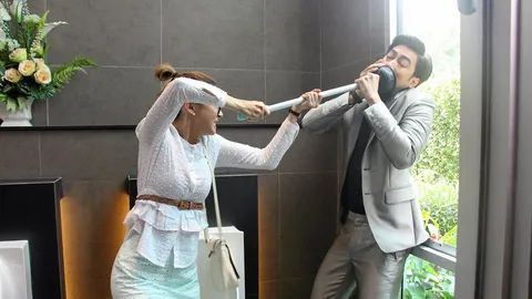 'ฟิล์ม'โวย!ปากเจ่อ โดน'เอมี่'อัดด้วยไม้ปั๊มส้วม