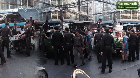 ภาพเก่าผ่านมาครึ่งปี! กทม.แจงดราม่าจับลุงรถเข็นจอดขายลูกชิ้น ย่านคลองถม