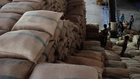 'พาณิชย์' เสนอ นบข. ปรับเกณฑ์ประมูลข้าวใหม่