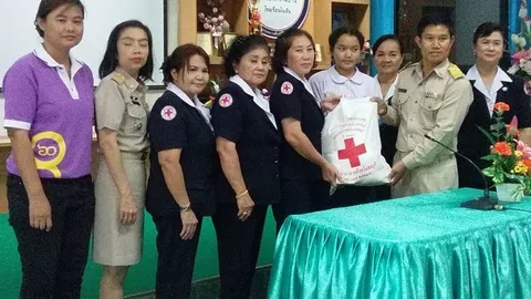 กาชาดชลบุรี เยี่ยม ด.ช.สมองพิการ-มอบทุนการศึกษา ด.ญ.ยากไร้